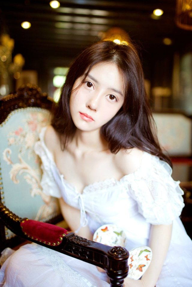 对弈的人已走,谁还在意推敲红尘之外的一盘残棋?